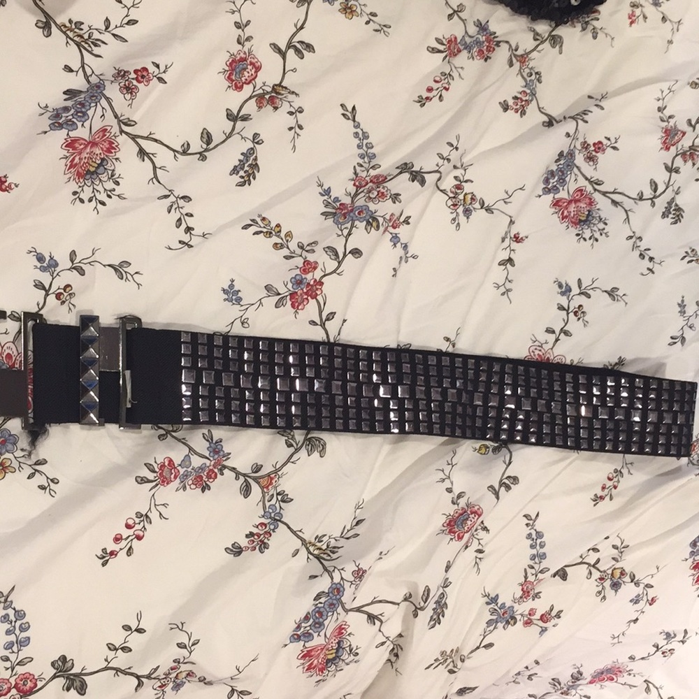 Black detailed belt